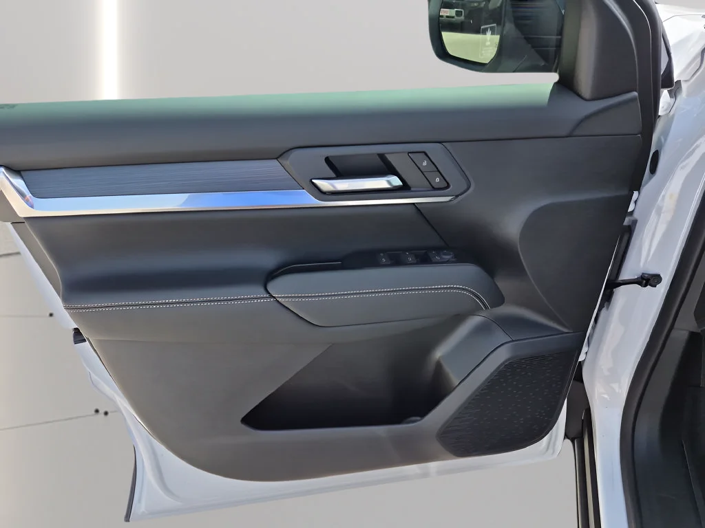 New 2027 Summit White GMC Elevation image 17