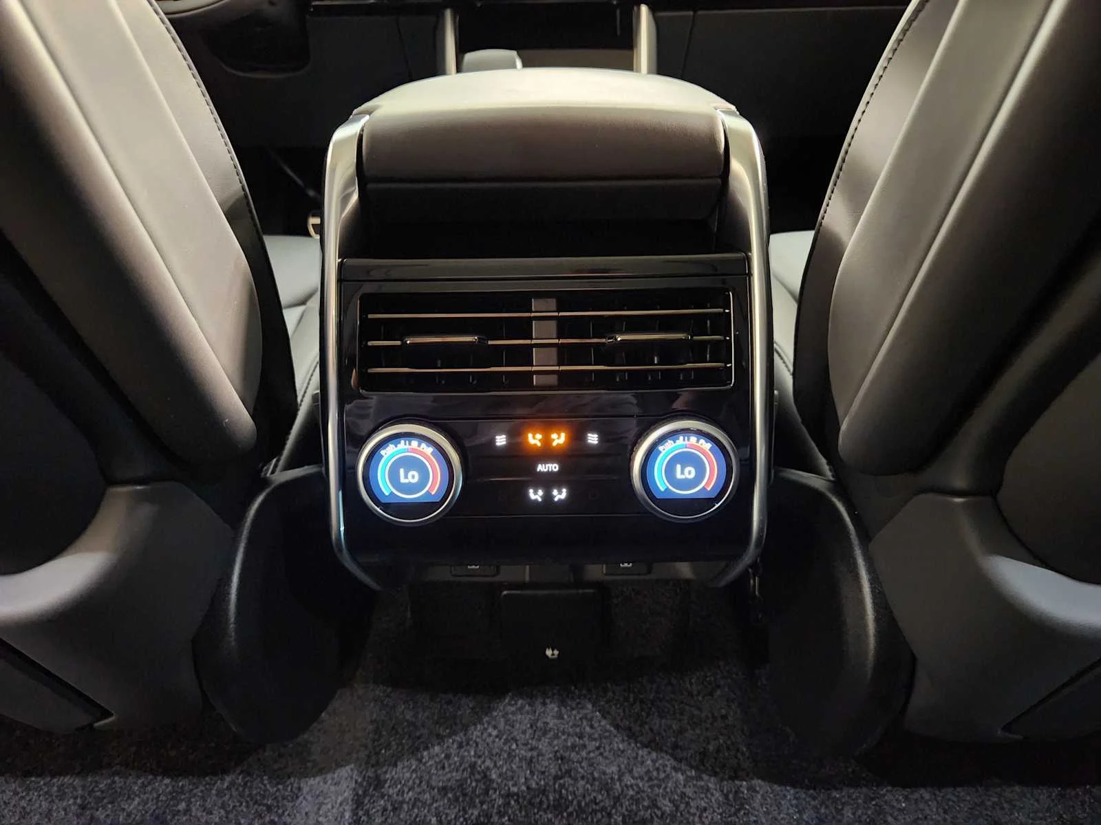 2026 Land Rover Range Rover SE - Photo 29