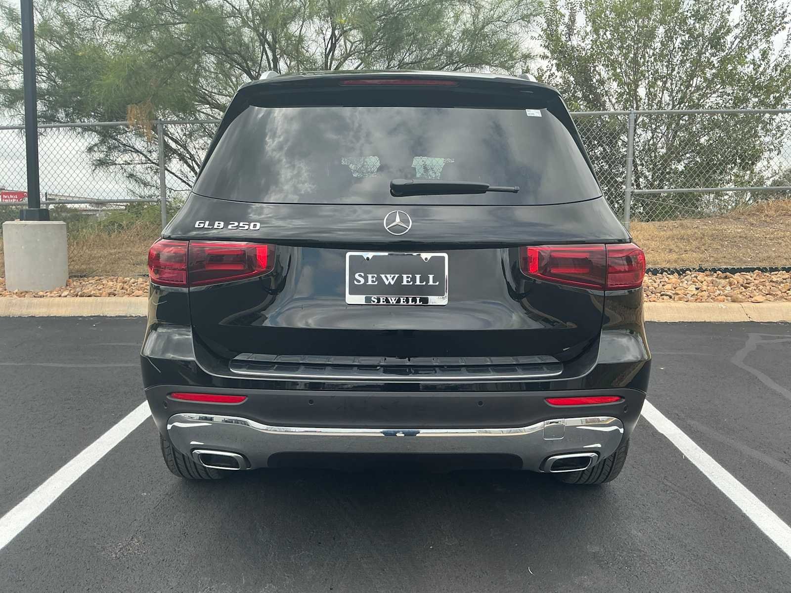Used 2026 Night Black Mercedes-Benz GLB 250 image 5