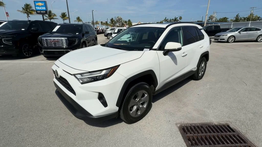 Used 2025 White Toyota XLE image 4