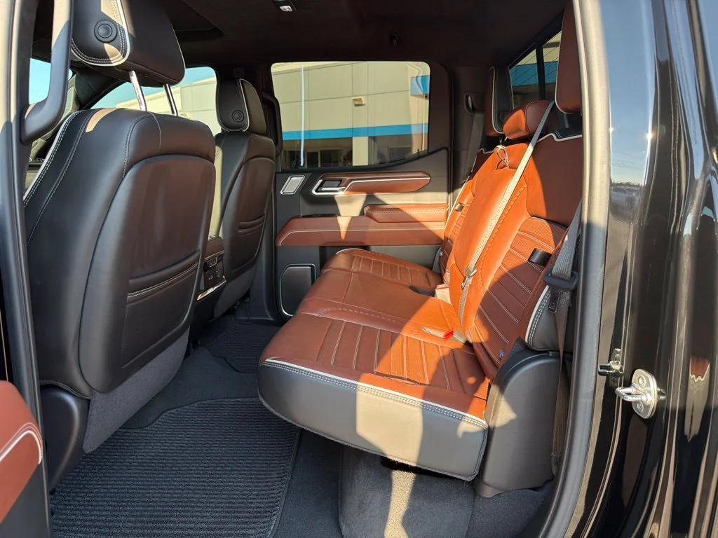 Used 2025 Onyx Black GMC Denali Ultimate image 34