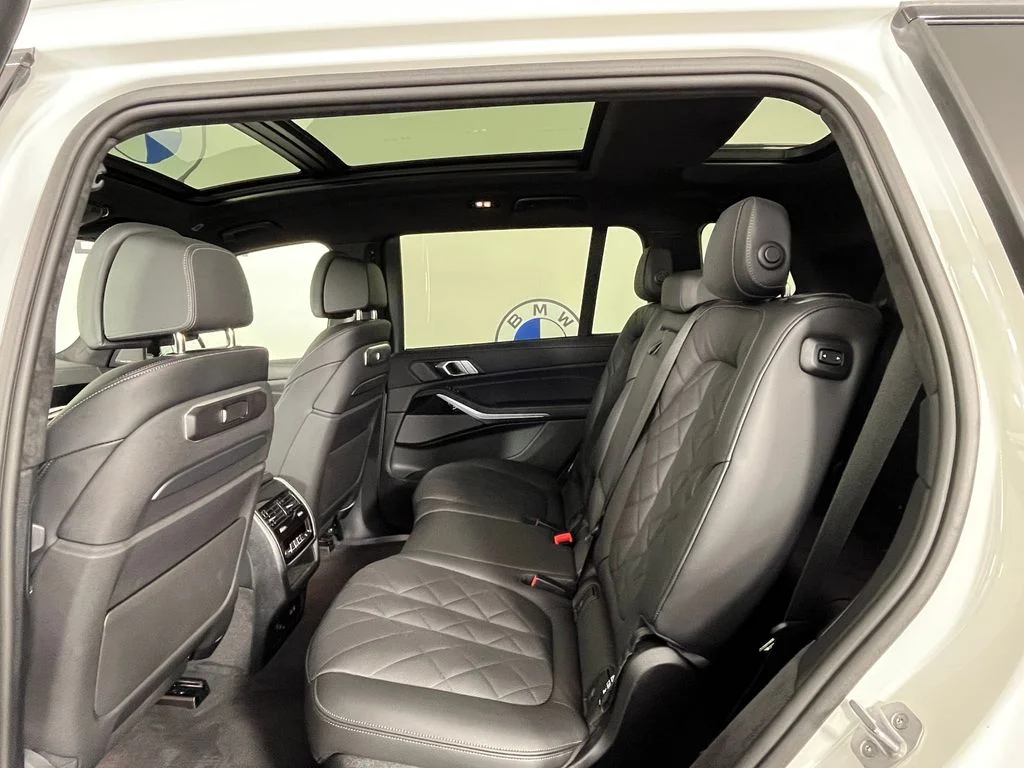 Used 2027 White Metallic BMW xDrive40i image 22