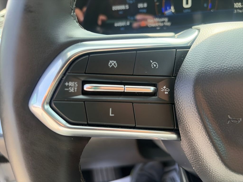 Used 2025 White Chevrolet LT image 32