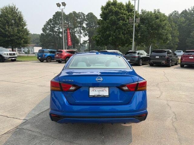Used 2025 Bluestone Pearl Nissan SV image 2