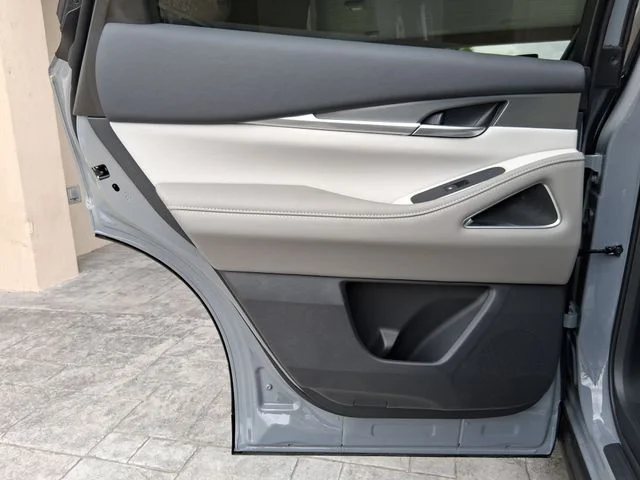 New 2027 HARBOR GRAY INFINITI Luxe FWD image 17