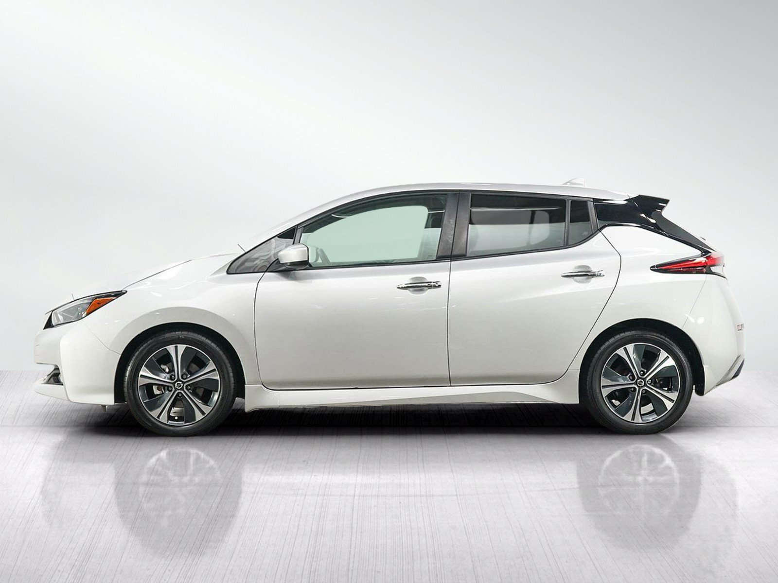 Used 2022 Nissan LEAF SV with VIN 1N4AZ1CV0NC551967 for sale in White Bear Lake, Minnesota