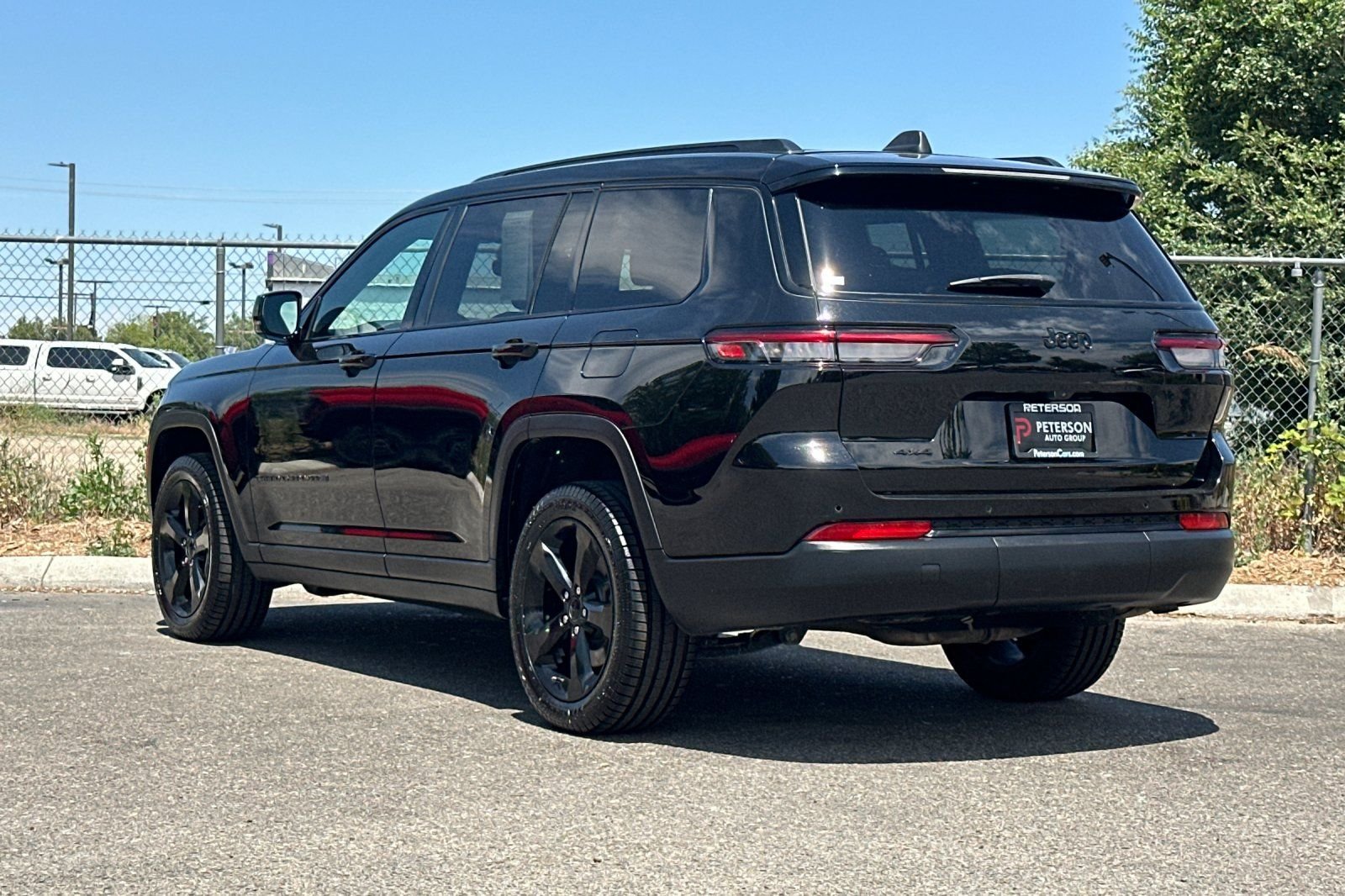 Used 2023 Black Jeep Altitude image 6