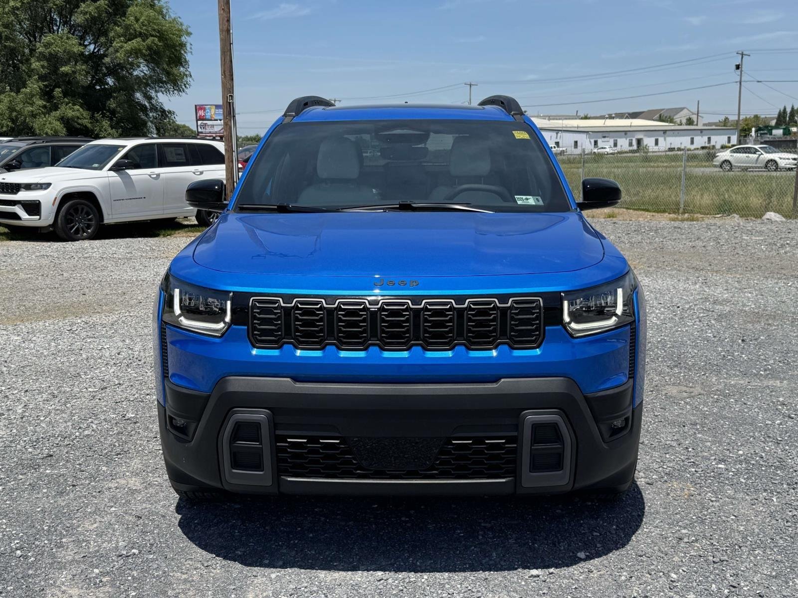 New 2026 Hydro Blue Pearl-Coat Exterior Paint Jeep Limited image 25