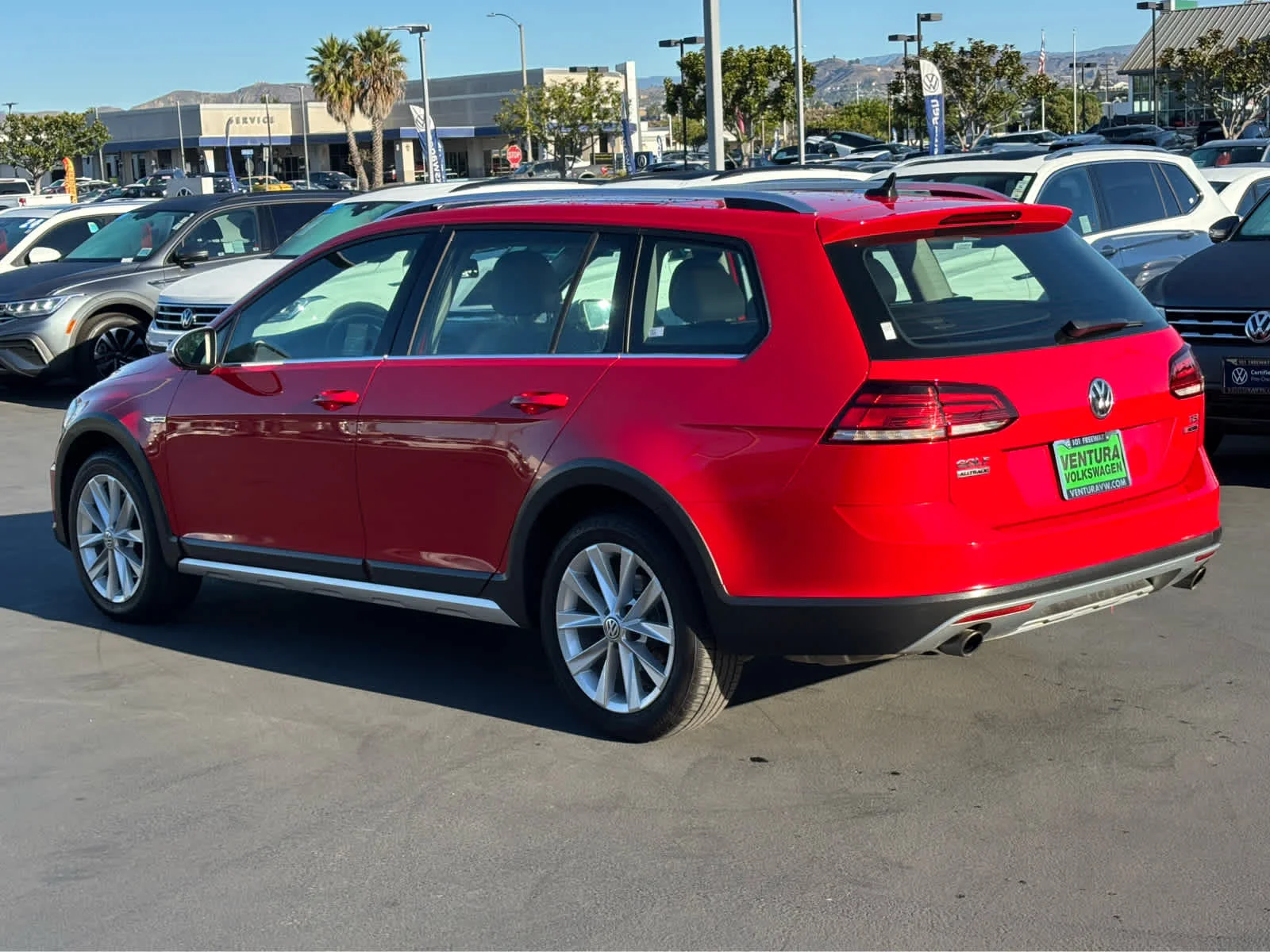 Used 2018 Tornado Red Volkswagen SE image 6