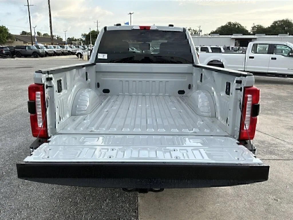New 2026 Avalanche Ford F-250® XLT image 19