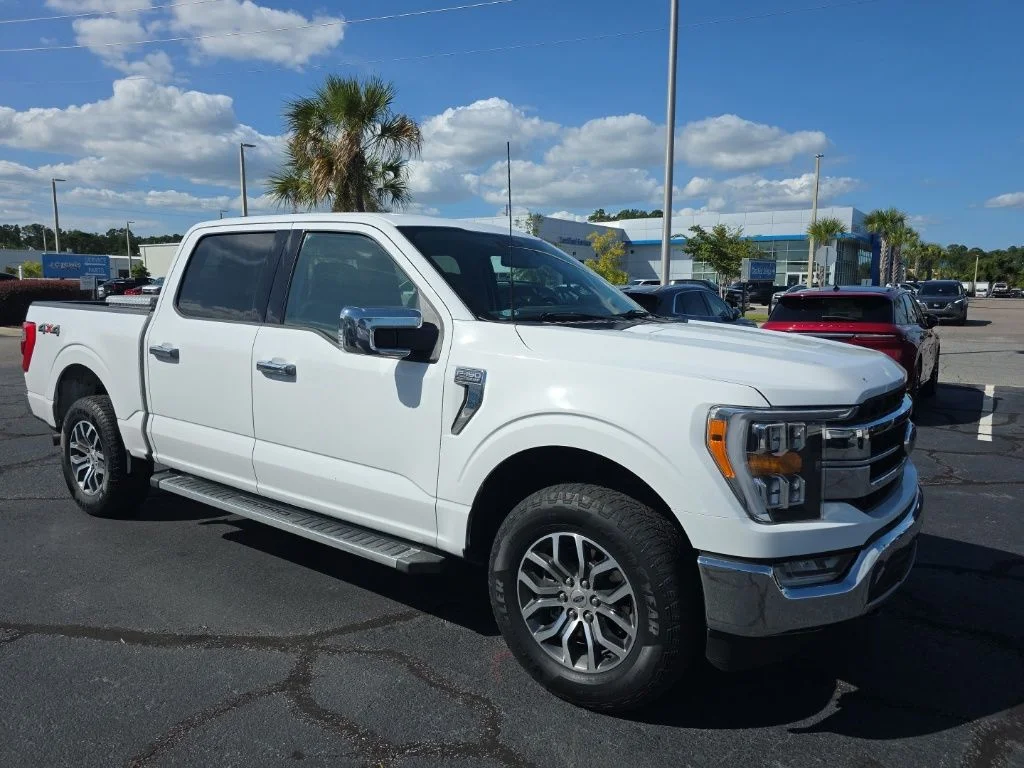 Used 2022 Oxford White Ford Lariat image 1