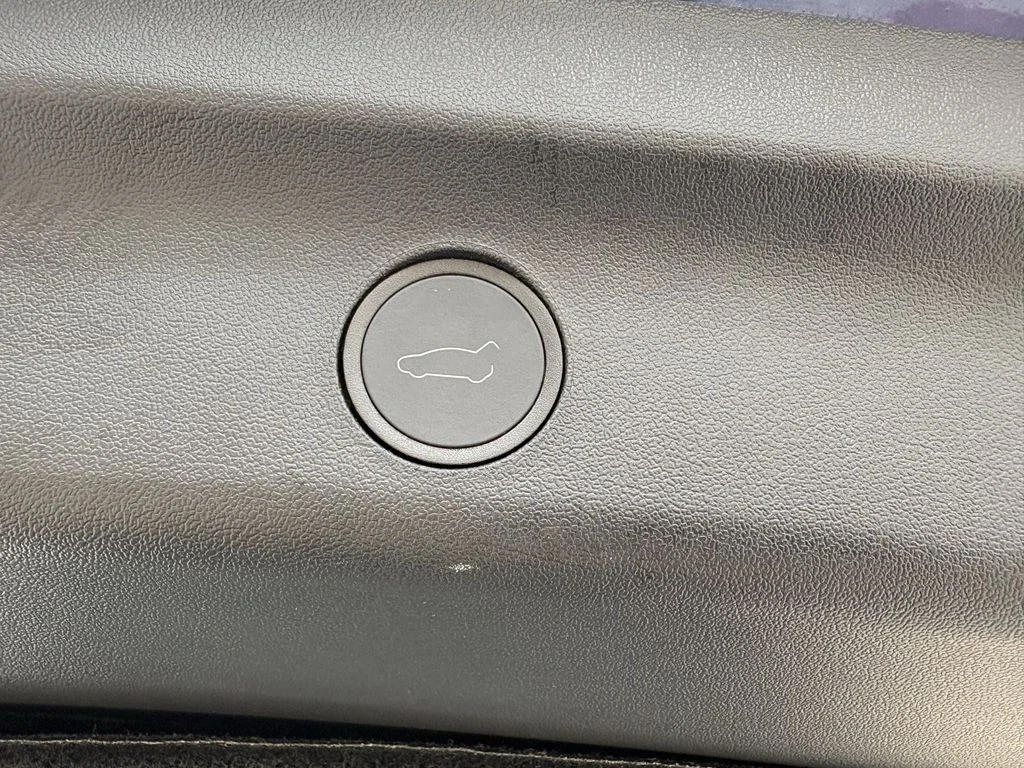 Used 2024  Tesla Long Range image 25