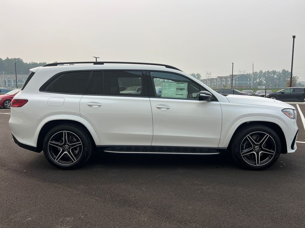 New 2026 MANUFAKTUR Moonlight White Metallic Mercedes-Benz GLS 450 image 9