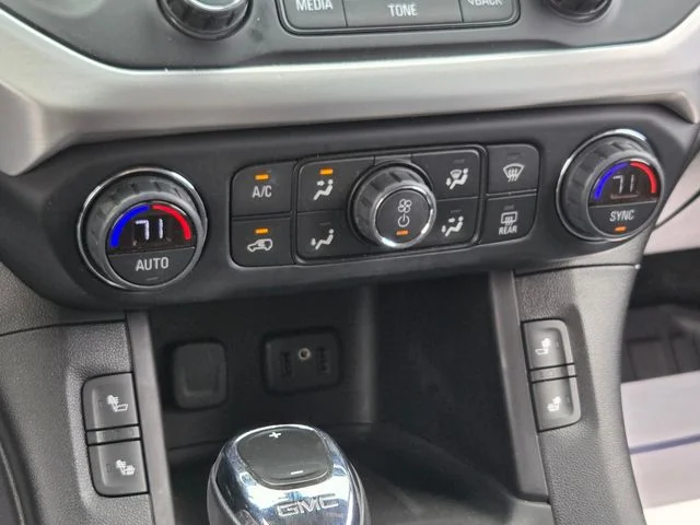 Used 2019 White GMC SLT-2 image 28