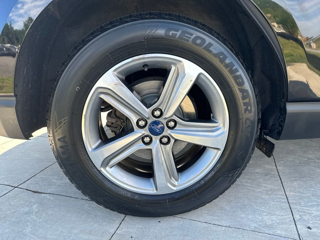 Used 2018 Black Ford SEL image 5