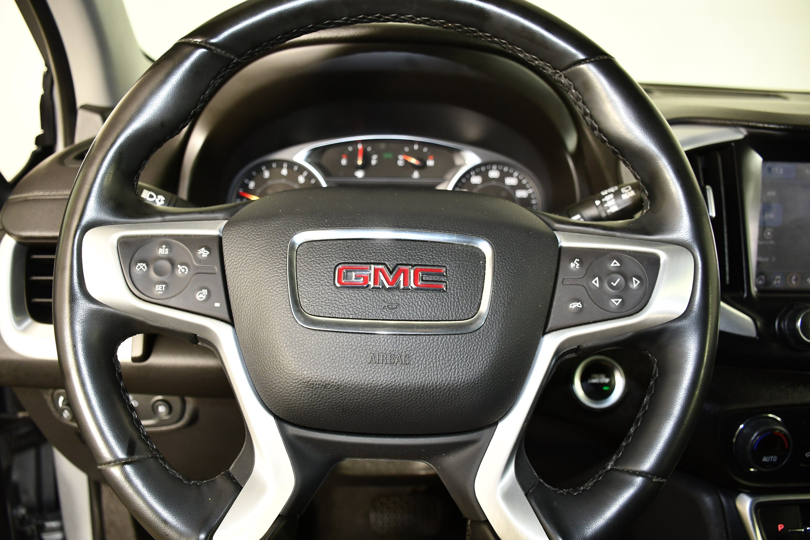 Used 2024 Sterling Metallic GMC SLT image 19