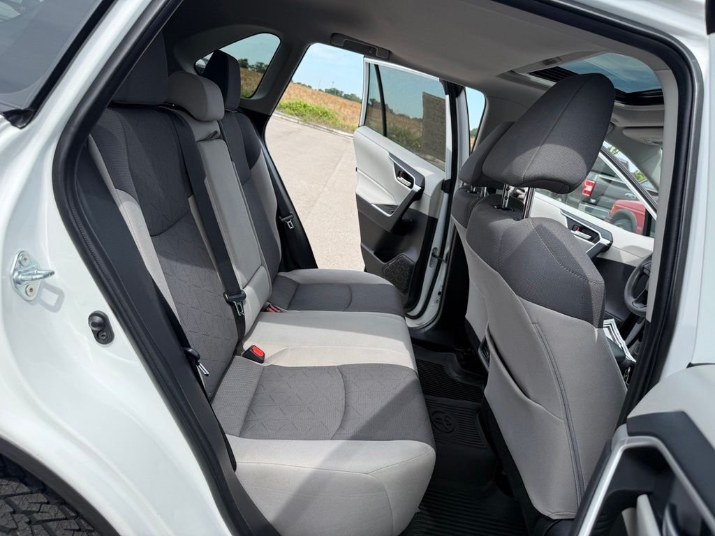 Used 2025 Ice Toyota XLE image 19