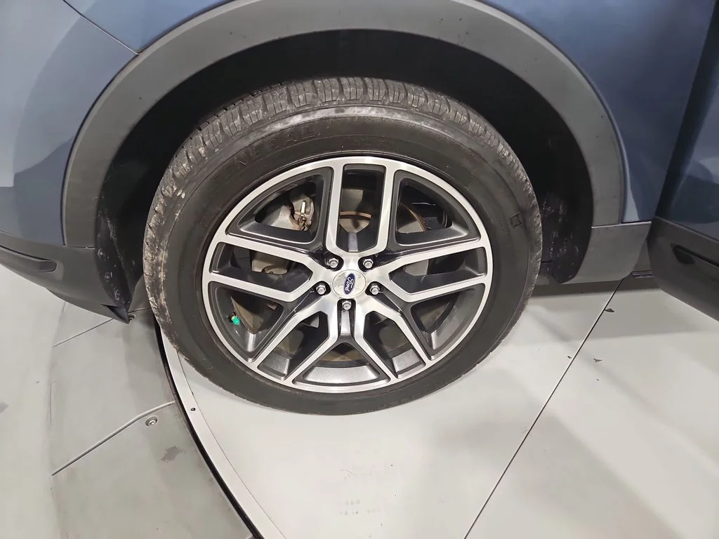 Used 2018 Blue Ford Sport image 27