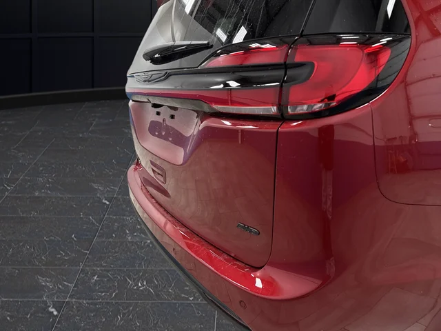 New 2026 Red Hot Pearl-Coat Exterior Paint Chrysler Select image 34