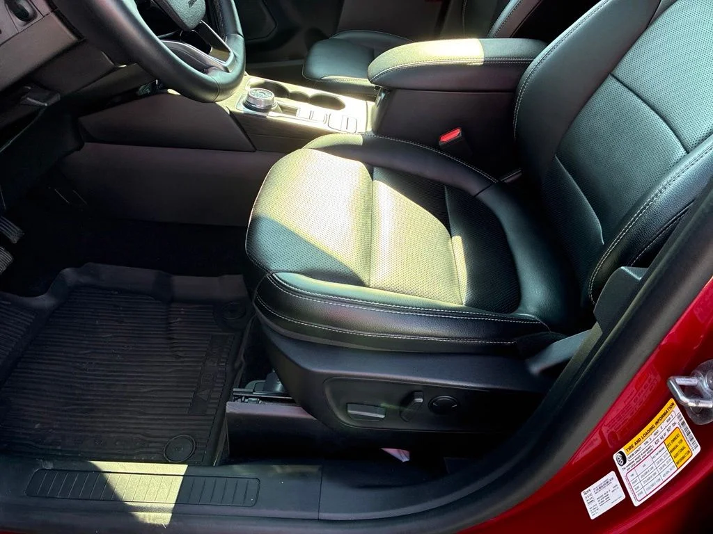 Used 2022 Red Ford SEL image 13