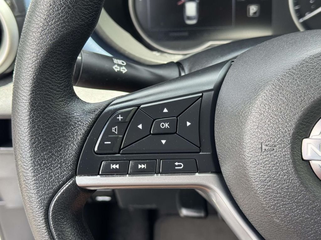 Used 2025 Silver Nissan 1.6 SV image 11