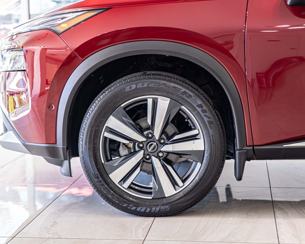 Used 2023 Red Nissan Platinum image 8