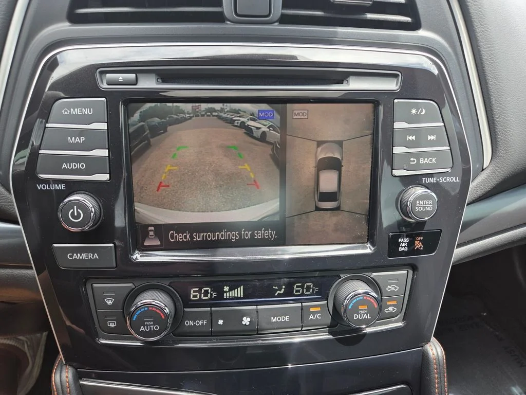 Used 2023 White Nissan SR image 17