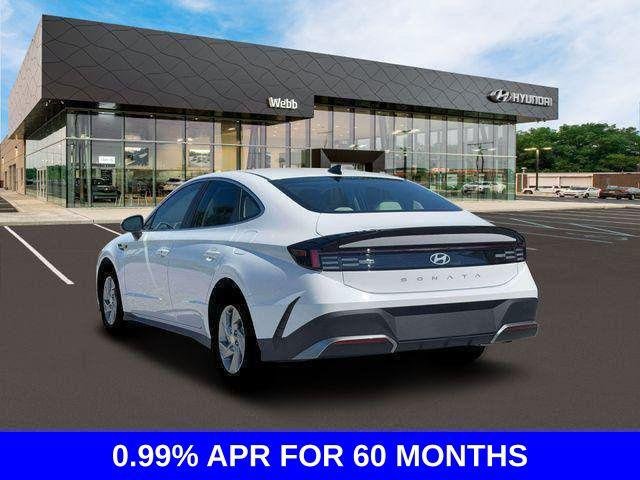 New 2026 White Hyundai SE image 5