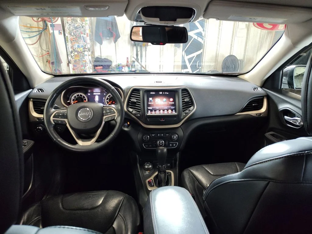 Used 2015 Gray Jeep Limited image 18