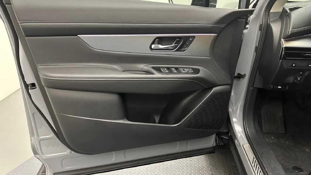New 2027 Gray Nissan Platinum image 16