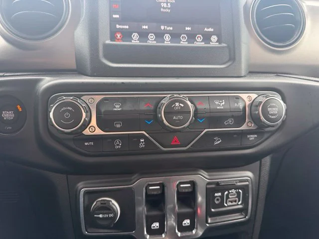 Used 2020 Crystal Metallic Jeep Sport S image 19