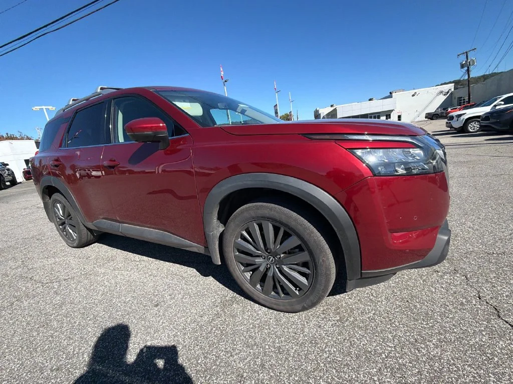 Used 2025 Red Nissan SL image 5