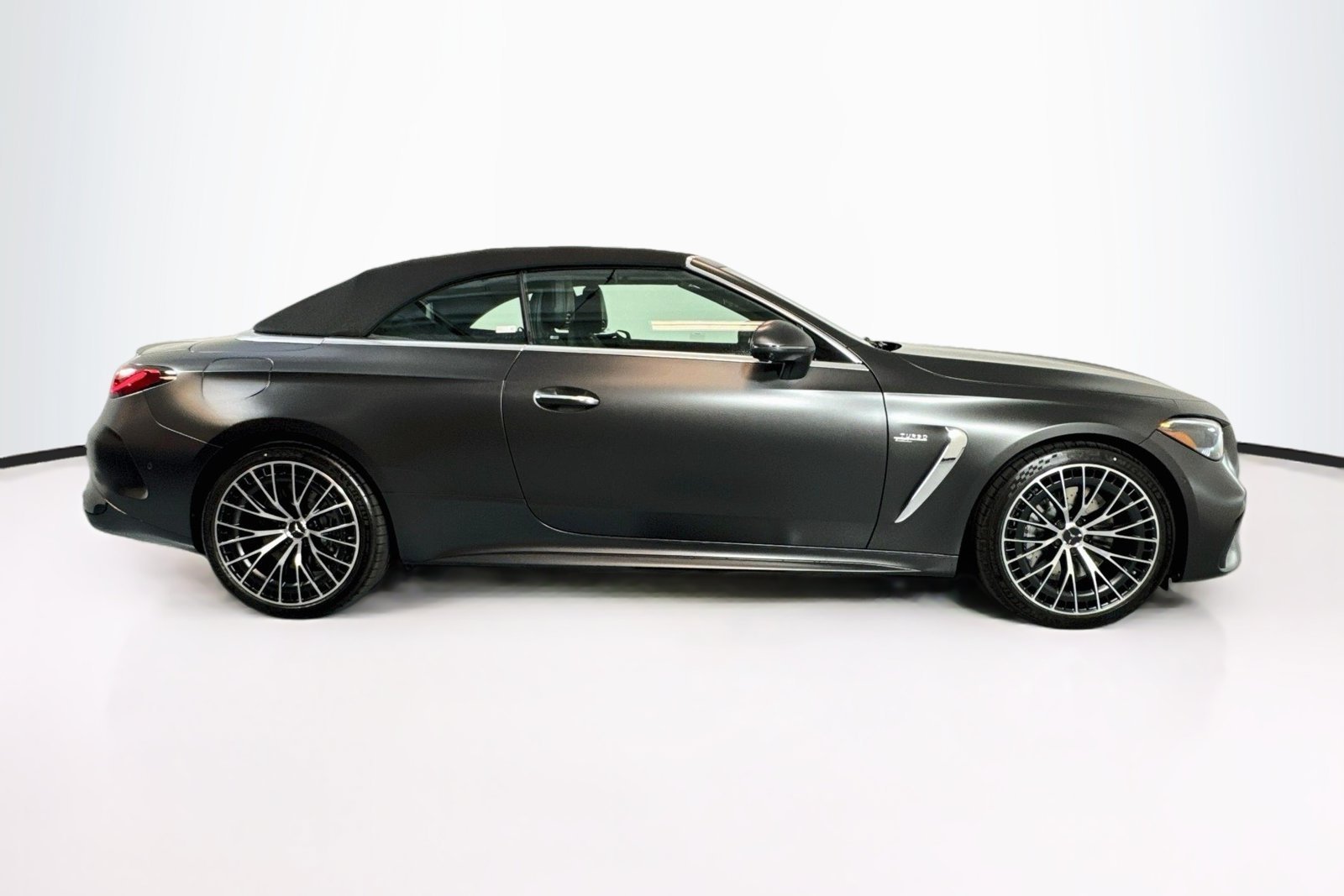 New 2027 MANUFAKTUR exclusive graphite grey magno Mercedes-Benz AMG® CLE 53 image 4