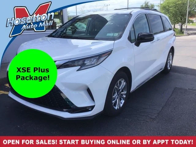 2022 Toyota Sienna XSE 7-Passenger Hybrid AWD's photo