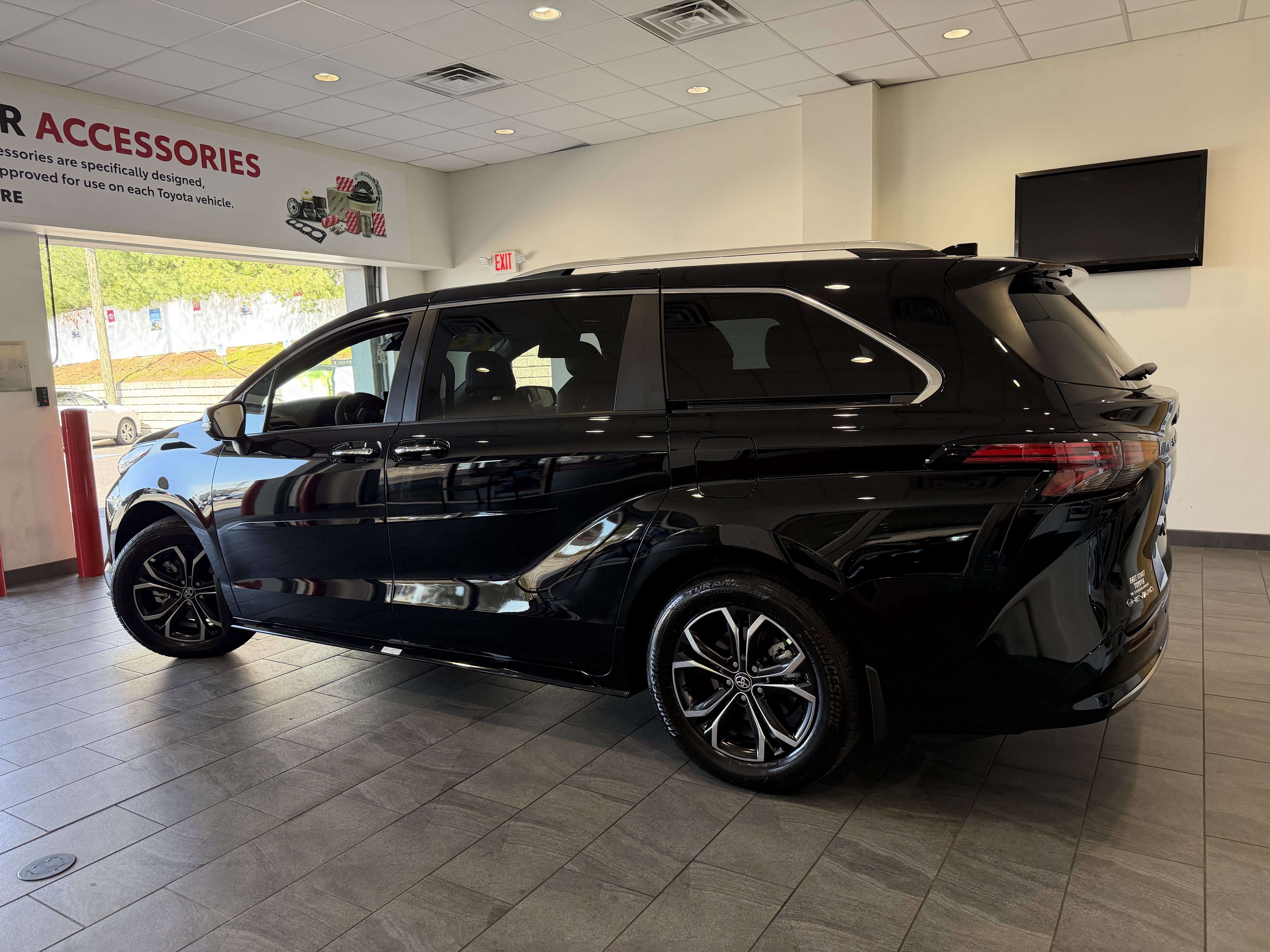 2026 Toyota Sienna Platinum - Photo 26