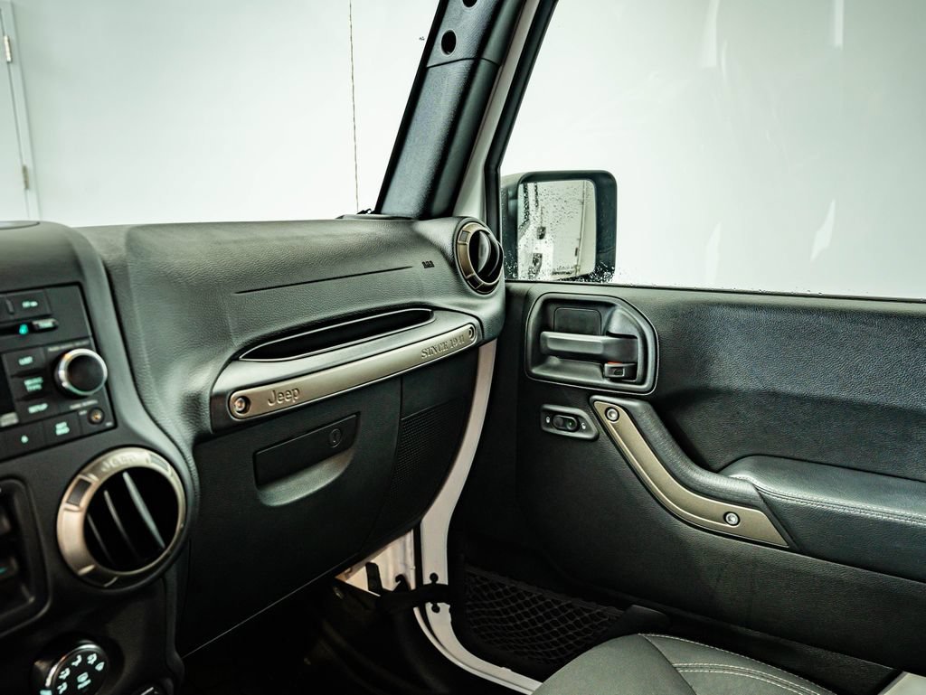 Used 2018 Bright White Clearcoat Jeep Unlimited Sport image 26