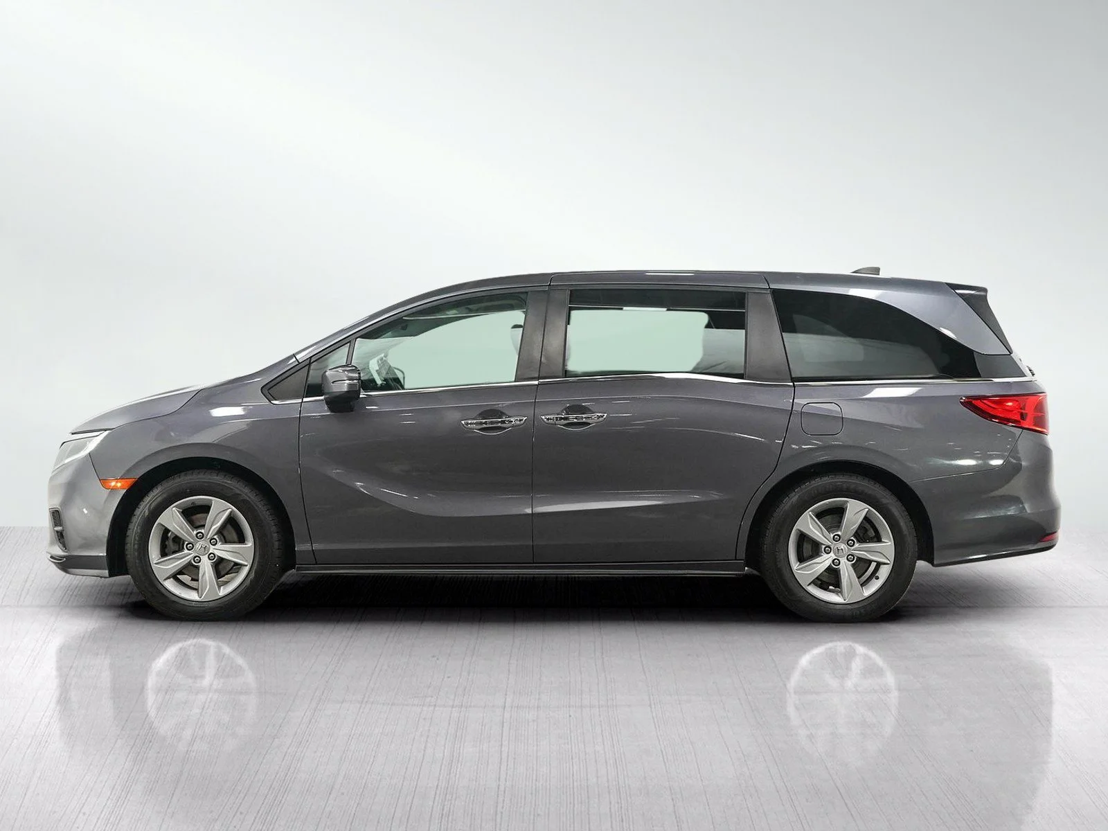 Used 2018 Honda Odyssey EX-L with VIN 5FNRL6H71JB030839 for sale in Burnsville, Minnesota