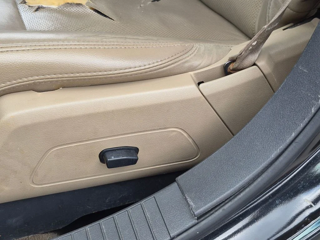 Used 2014 Black Jeep Latitude image 15