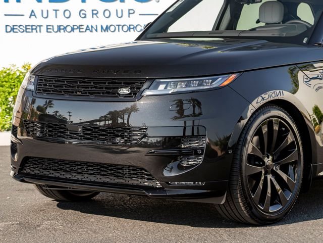 New 2026 Santorini Black Land Rover Dynamic SE image 2