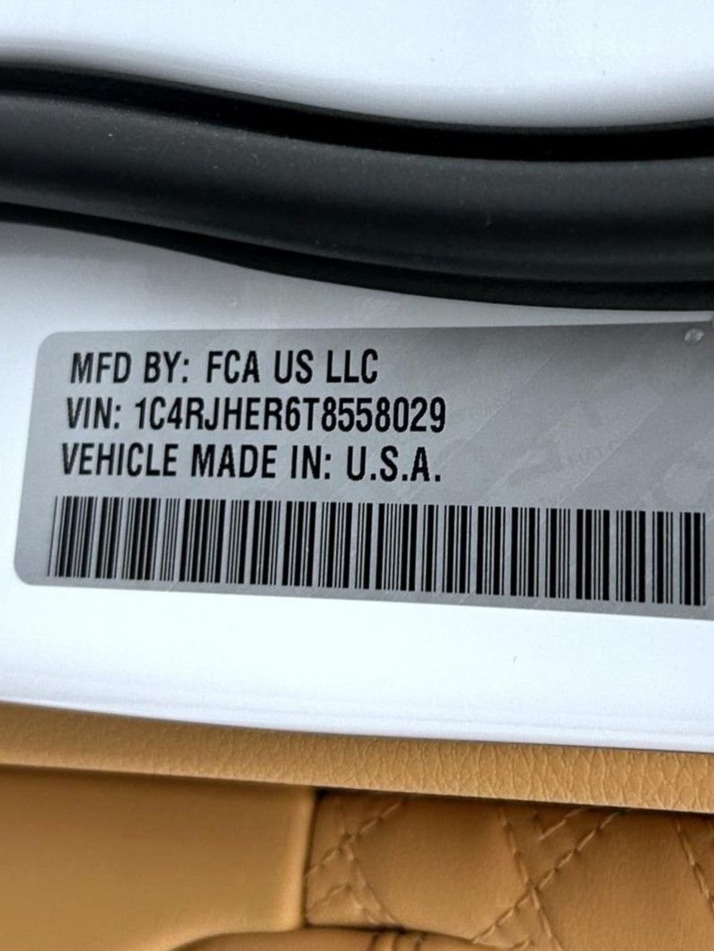 New 2026 Bright White Clear-Coat Exterior Paint Jeep Summit image 26