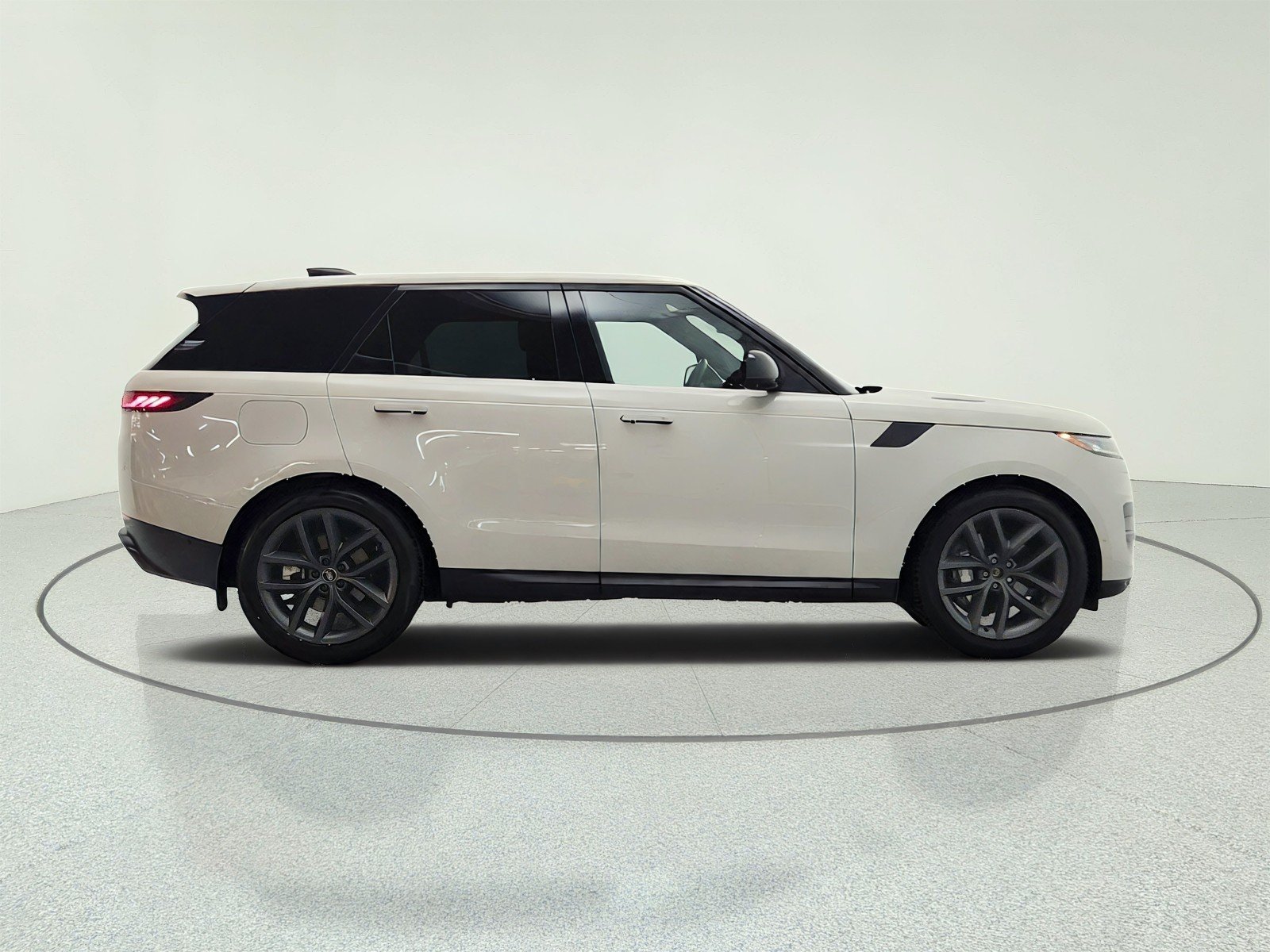 Used 2025 Borasco Grey Metallic Land Rover P360 SE image 4