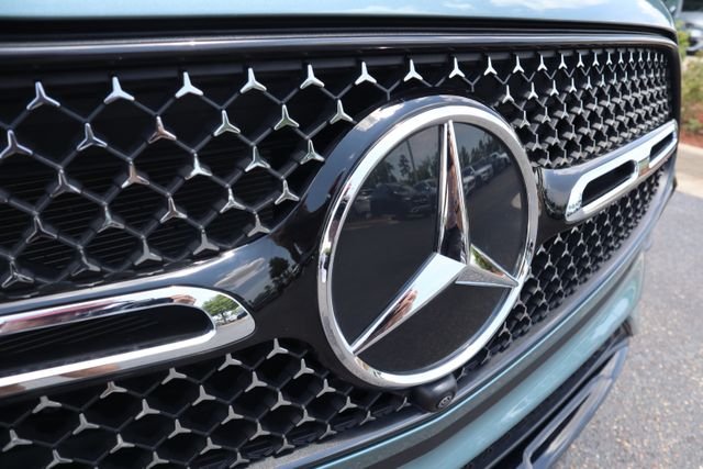 Certified Used 2026 Verde Silver Metallic Mercedes-Benz GLC 300 image 8
