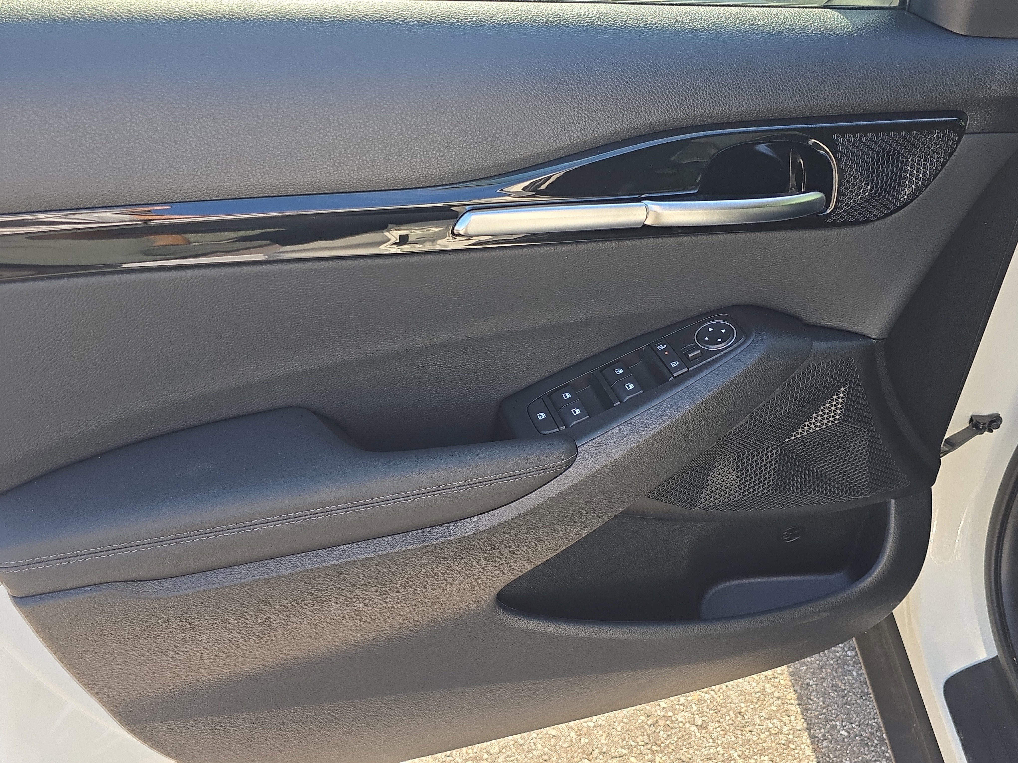 New 2026 Snow White Pearl Kia EX image 17