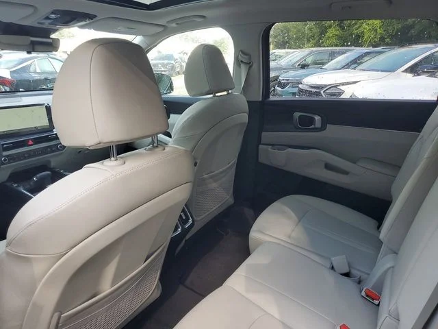 2025 Kia Sorento S - Photo 26