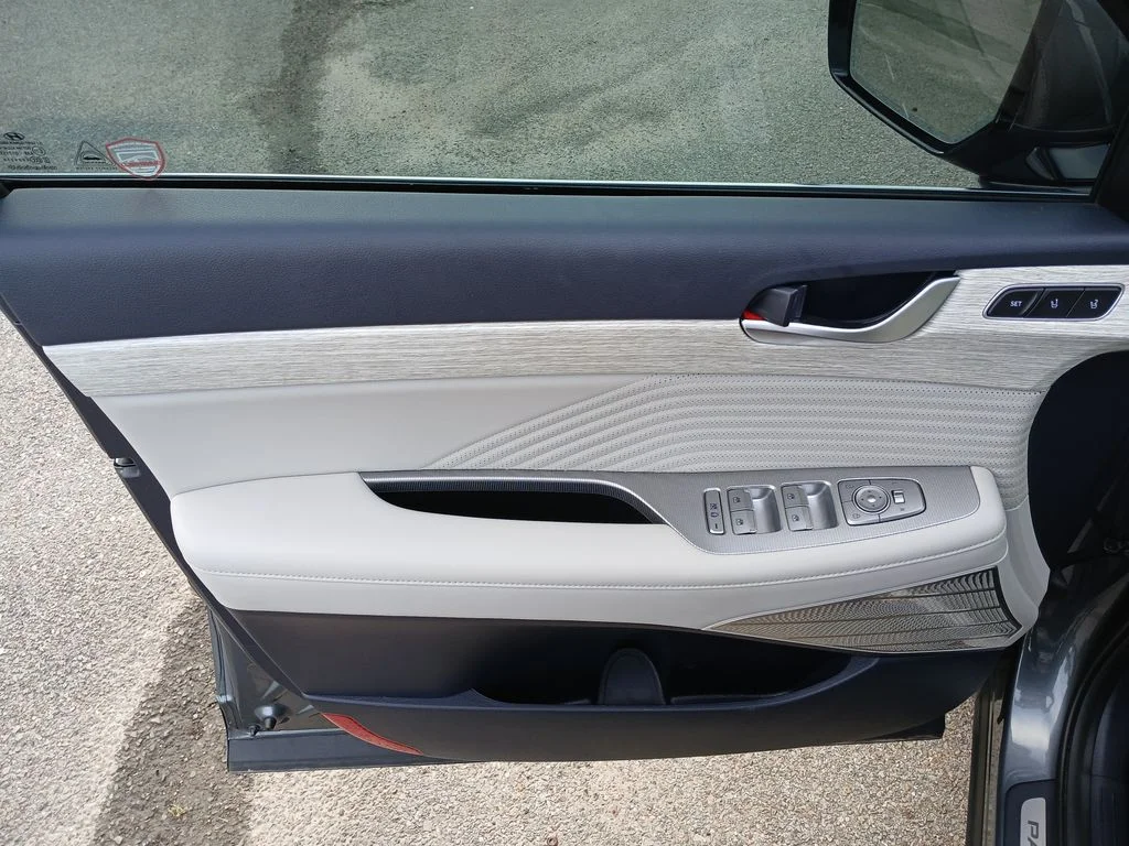 Used 2025 Gray Hyundai Calligraphy image 23