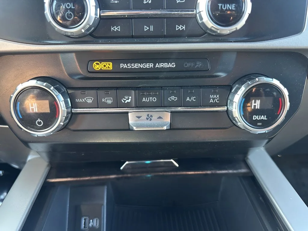 Used 2022 White Ford Lariat image 18