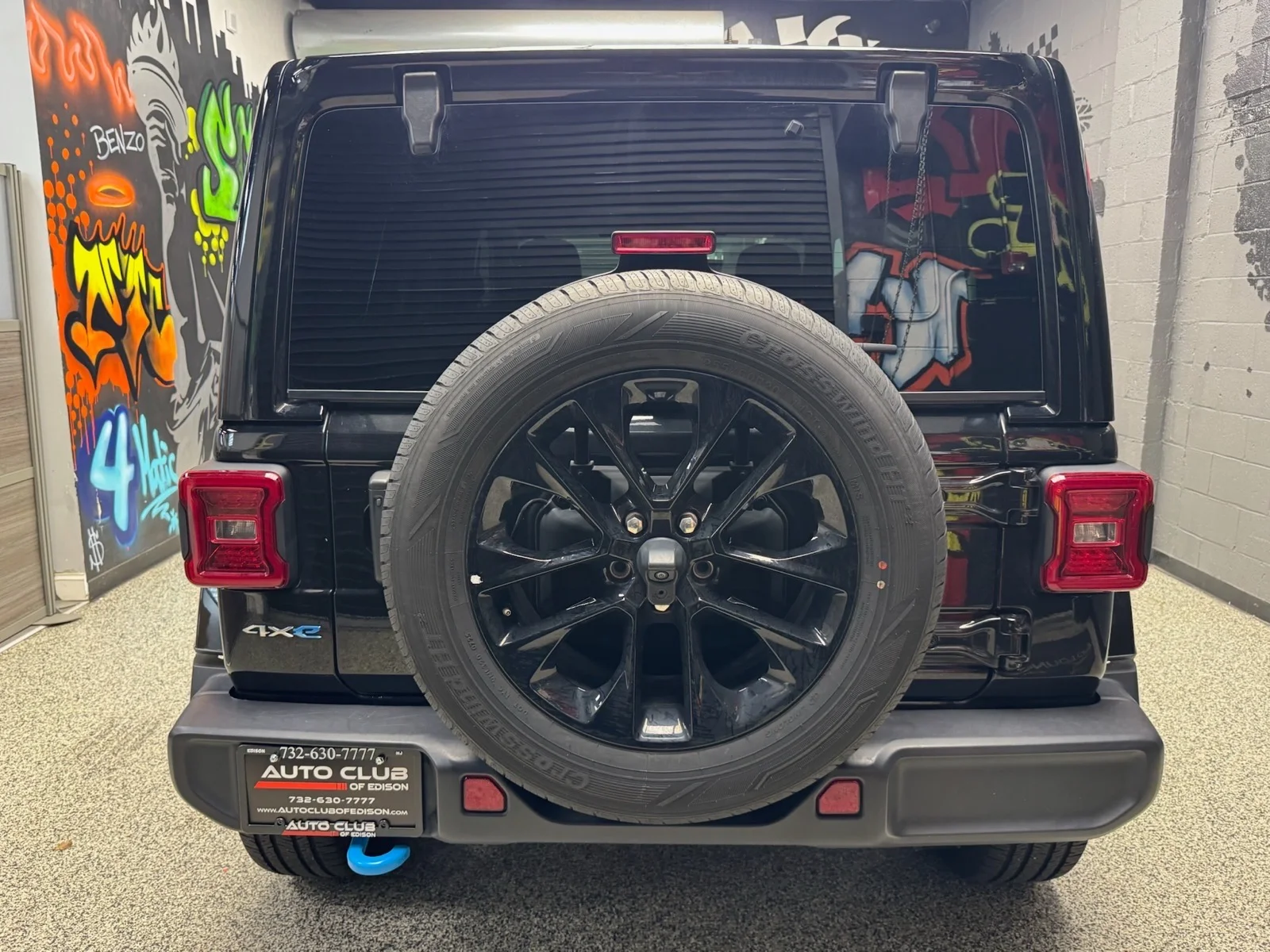 Used 2024 Black Clear Coat (px8) Jeep Sahara 4xe image 5