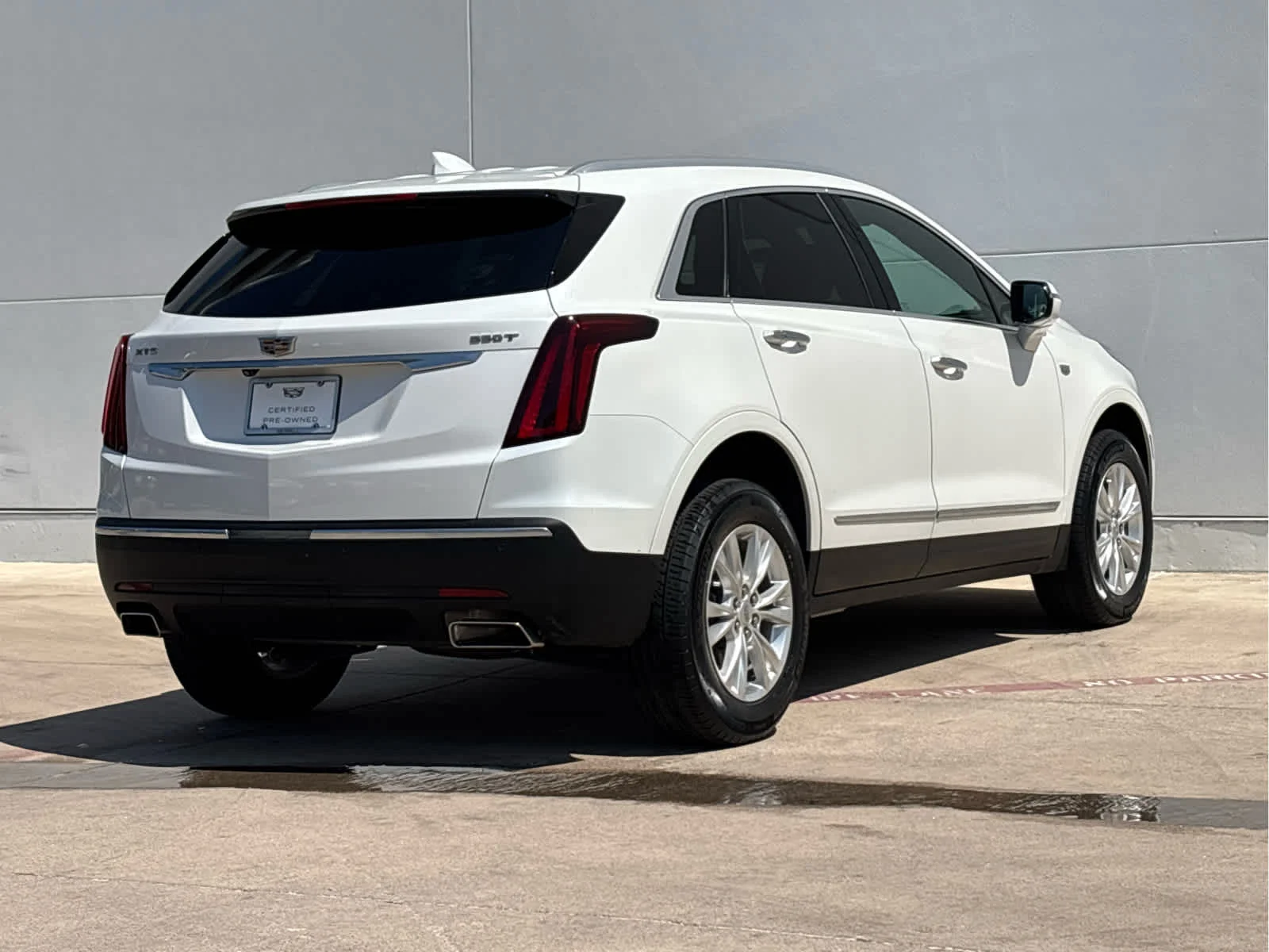 Certified Used 2022 Crystal White Tricoat Cadillac Luxury image 4