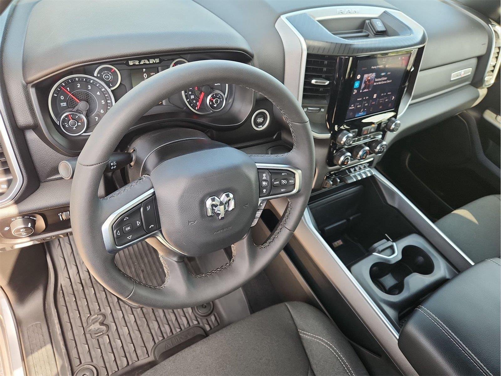 2025 Ram 1500 photo 10 of 32