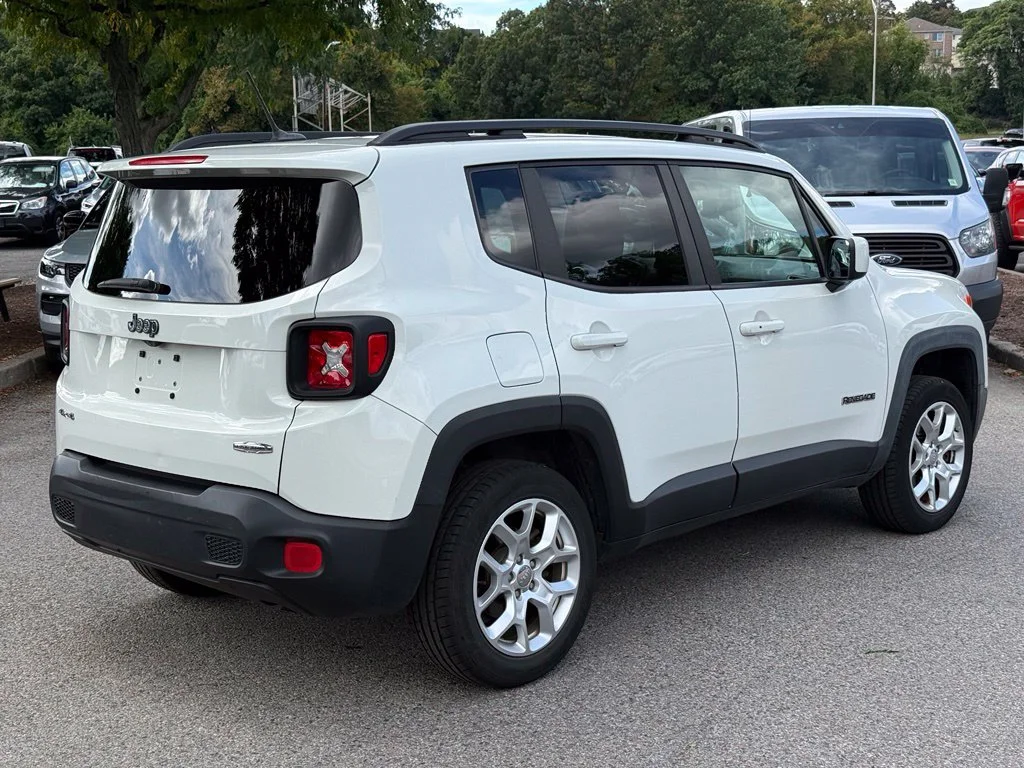 Used 2017 Alpine White Jeep Latitude image 10